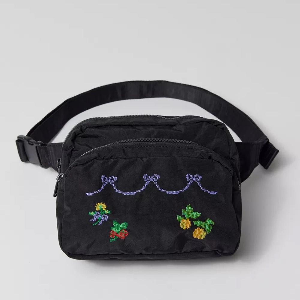 NWT Baggu Cross stitch nylon Fanny Pack / waist bag Black